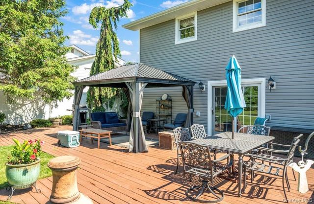 17 Glen Lane, Kings Park, NY 11754