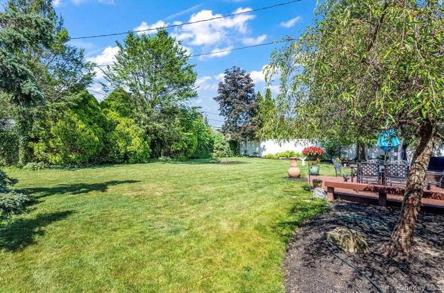 17 Glen Lane, Kings Park, NY 11754