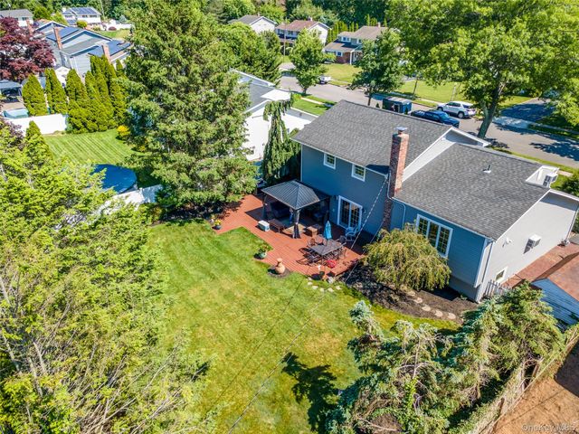 17 Glen Lane, Kings Park, NY 11754