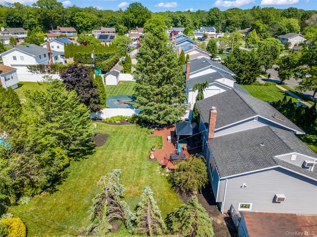 17 Glen Lane, Kings Park, NY 11754