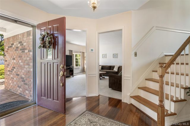 17 Glen Lane, Kings Park, NY 11754