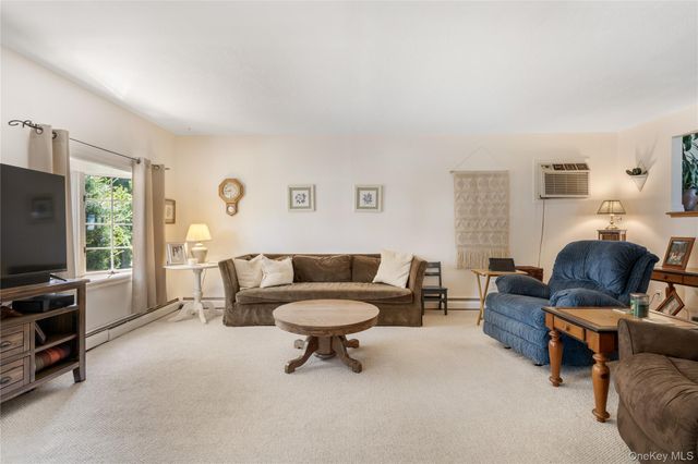 17 Glen Lane, Kings Park, NY 11754