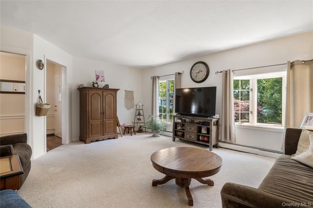 17 Glen Lane, Kings Park, NY 11754