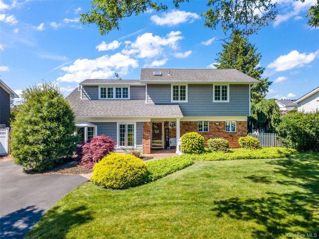 17 Glen Lane, Kings Park, NY 11754