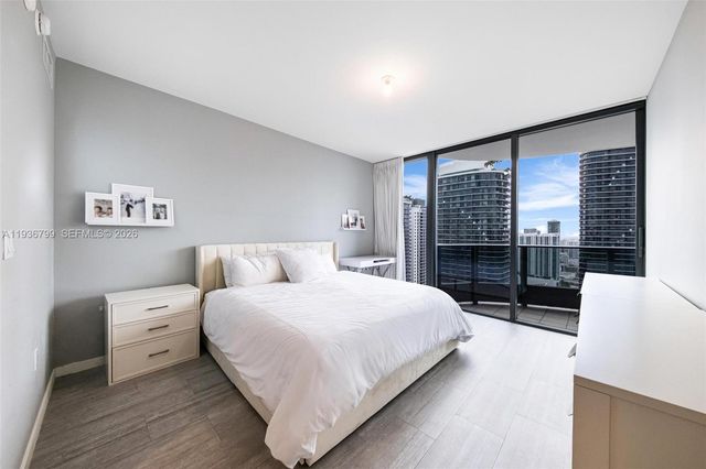 1000 Brickell Plz 4212, Miami, FL 33131