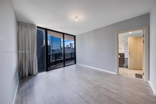 1000 Brickell Plz 4212, Miami, FL 33131