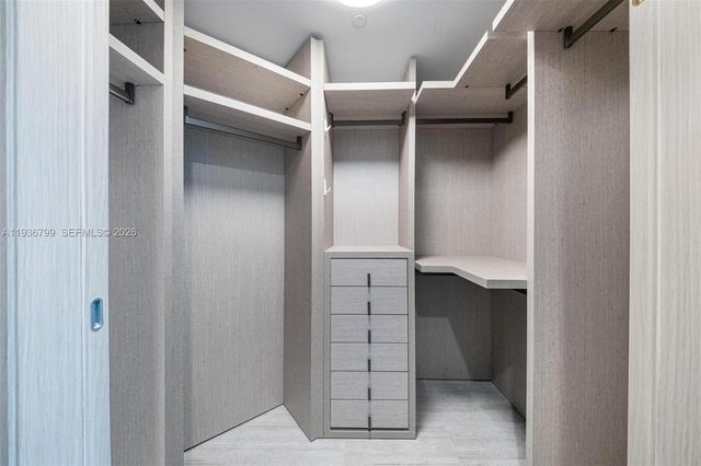 1000 Brickell Plz 4212, Miami, FL 33131