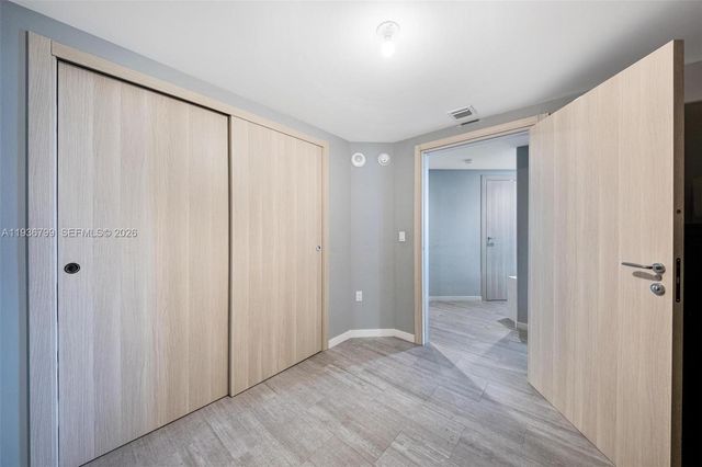 1000 Brickell Plz 4212, Miami, FL 33131