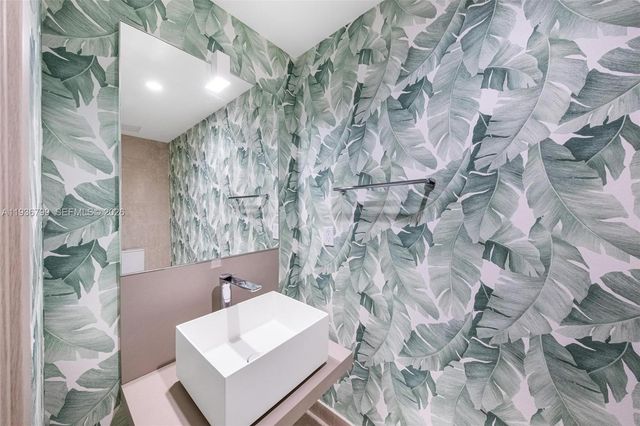 1000 Brickell Plz 4212, Miami, FL 33131