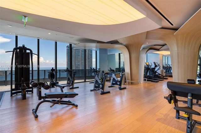 1000 Brickell Plz 4212, Miami, FL 33131