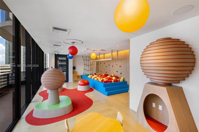 1000 Brickell Plz 4212, Miami, FL 33131