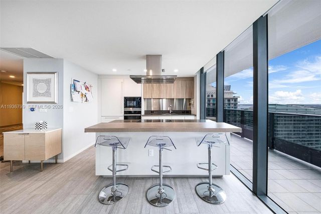 1000 Brickell Plz 4212, Miami, FL 33131