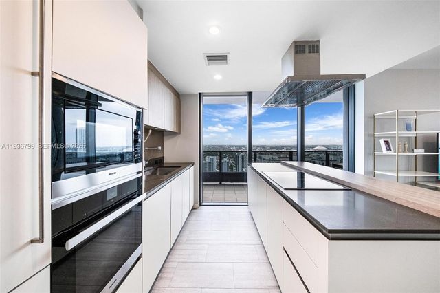 1000 Brickell Plz 4212, Miami, FL 33131