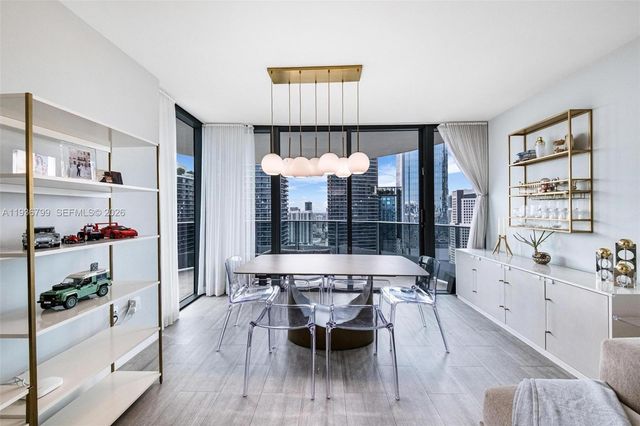 1000 Brickell Plz 4212, Miami, FL 33131