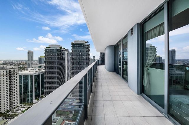 1000 Brickell Plz 4212, Miami, FL 33131