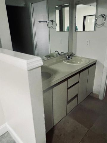 131 CROWN POINT CIRCLE 131, Longwood, FL 32779