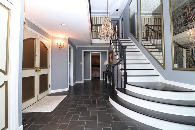 611 Bunker Hill Avenue, Waterbury, CT 06708