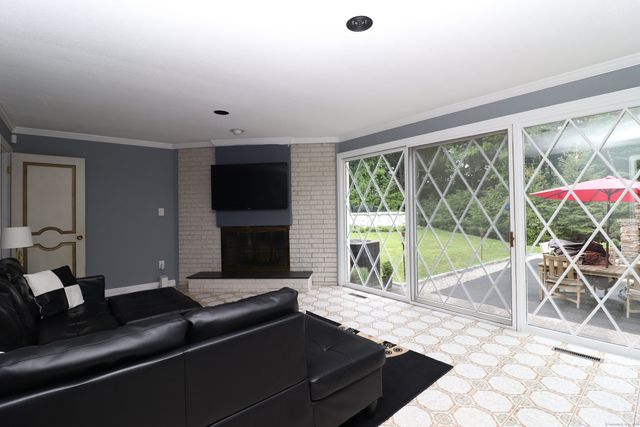 611 Bunker Hill Avenue, Waterbury, CT 06708