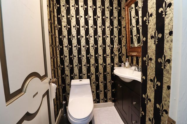 611 Bunker Hill Avenue, Waterbury, CT 06708