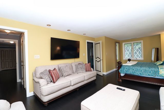 611 Bunker Hill Avenue, Waterbury, CT 06708