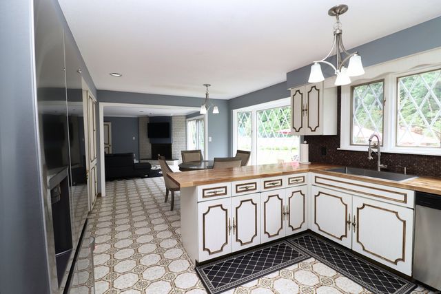 611 Bunker Hill Avenue, Waterbury, CT 06708