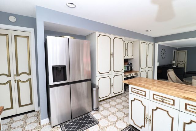 611 Bunker Hill Avenue, Waterbury, CT 06708