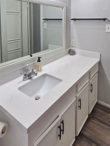 103 Ironwood Street, Lake Jackson, TX 77566