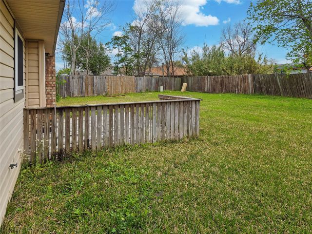 103 Ironwood Street, Lake Jackson, TX 77566