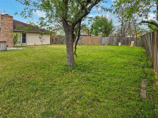 103 Ironwood Street, Lake Jackson, TX 77566