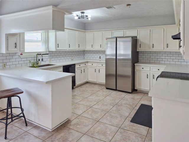 103 Ironwood Street, Lake Jackson, TX 77566