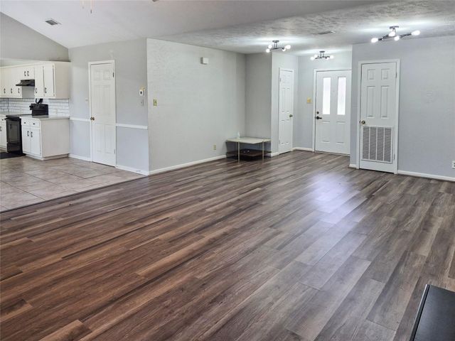 103 Ironwood Street, Lake Jackson, TX 77566