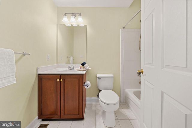 11 HARVEST DRIVE, Plainsboro, NJ 08536