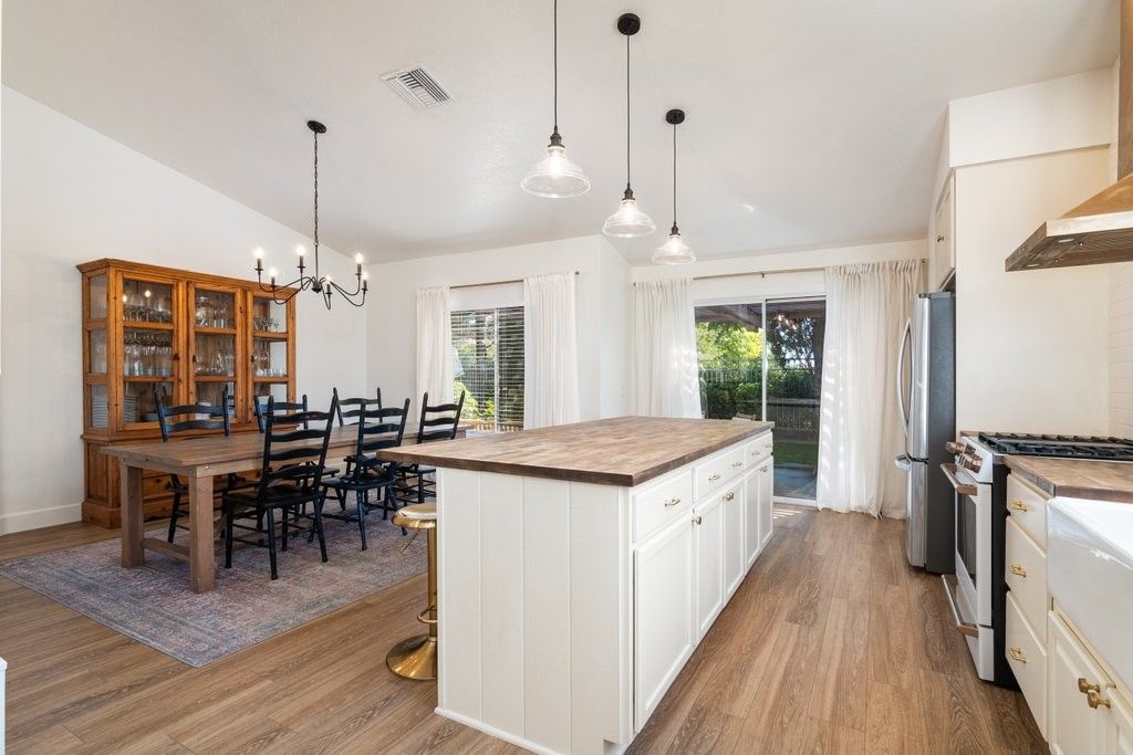 Image 3 of property listing at 43634 Corte Cabral, Temecula, CA 92592