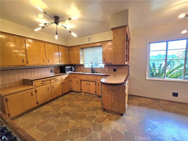 932 W Granada Court, Ontario, CA 91762