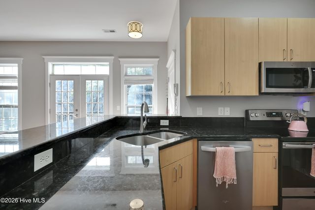 715 N 4th Street Apt 205, Wilmington, NC 28401