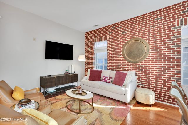 715 N 4th Street Apt 205, Wilmington, NC 28401