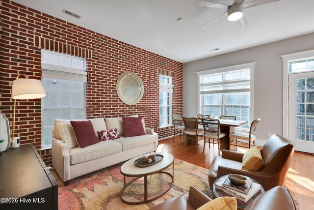 715 N 4th Street Apt 205, Wilmington, NC 28401