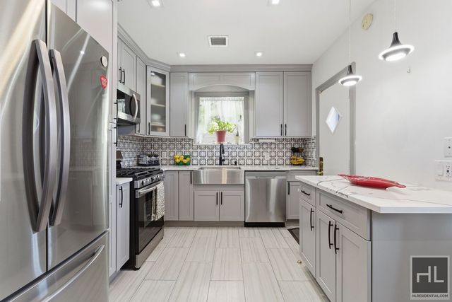 675 E 53rd Street, New York City, NY 11203