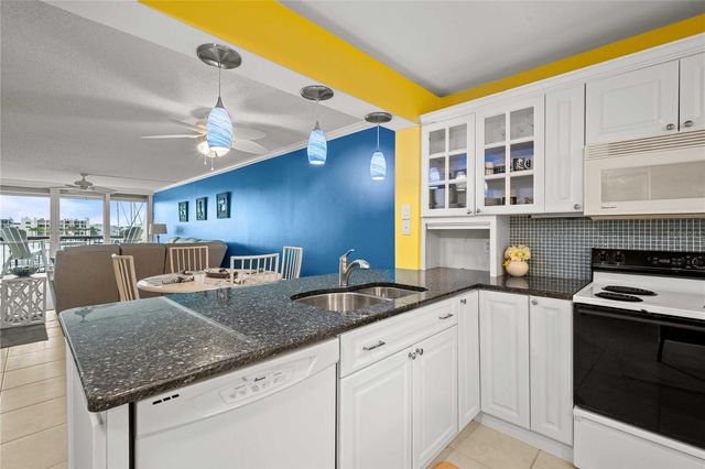 9525 BLIND PASS ROAD 206, St Petersburg, FL 33706
