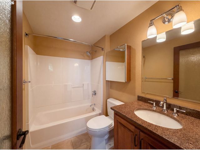 2835 Nw PINNACLE Dr, Portland, OR 97229