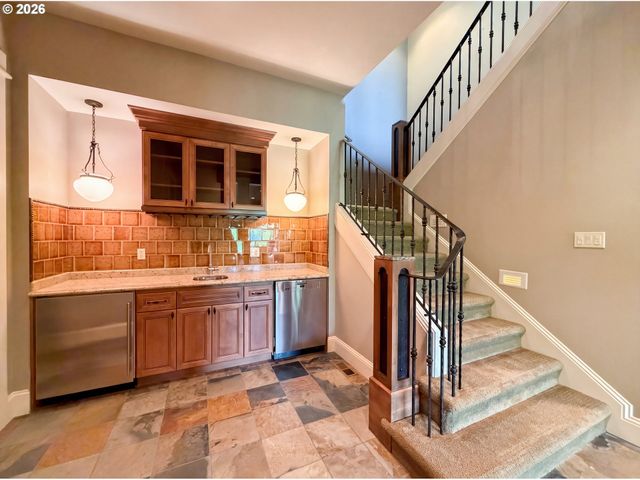 2835 Nw PINNACLE Dr, Portland, OR 97229