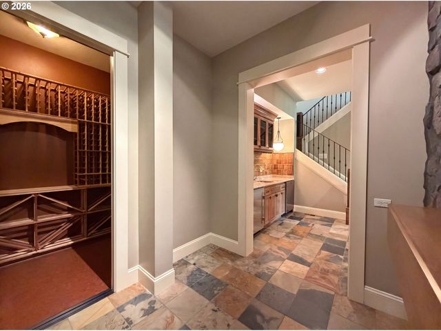 2835 Nw PINNACLE Dr, Portland, OR 97229