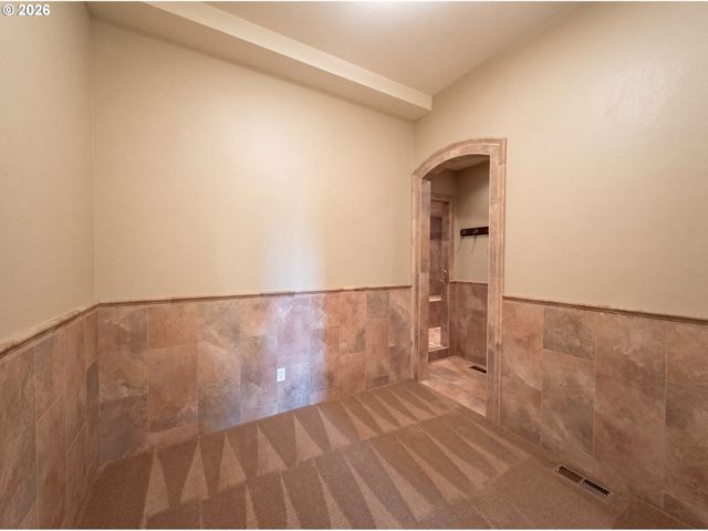 2835 Nw PINNACLE Dr, Portland, OR 97229