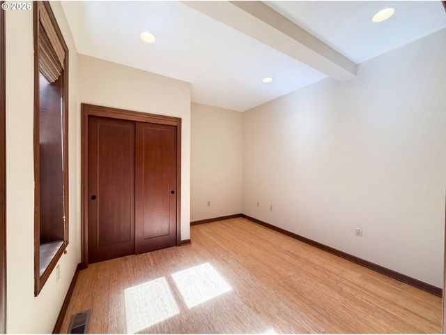 2835 Nw PINNACLE Dr, Portland, OR 97229