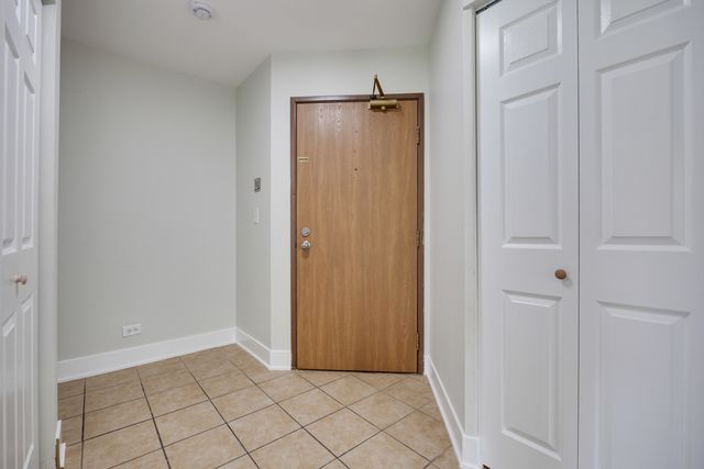 117 GANT Circle F, Streamwood, IL 60107