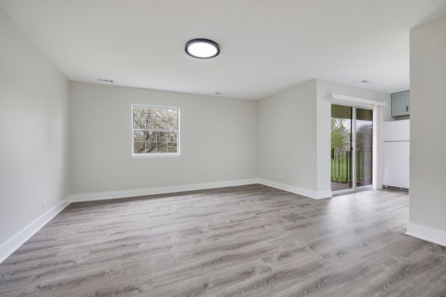 117 GANT Circle F, Streamwood, IL 60107