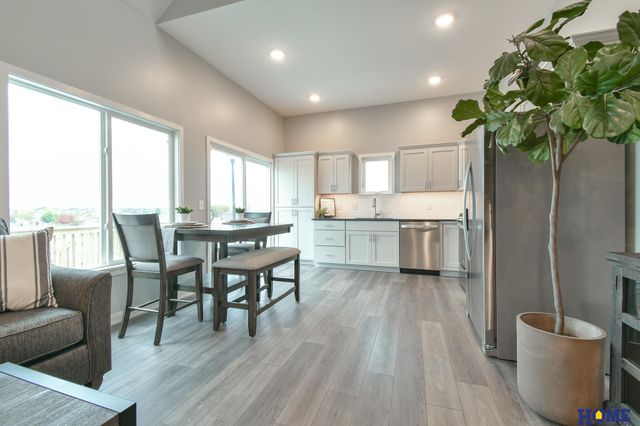 5866 S 94th Street, Lincoln, NE 68526