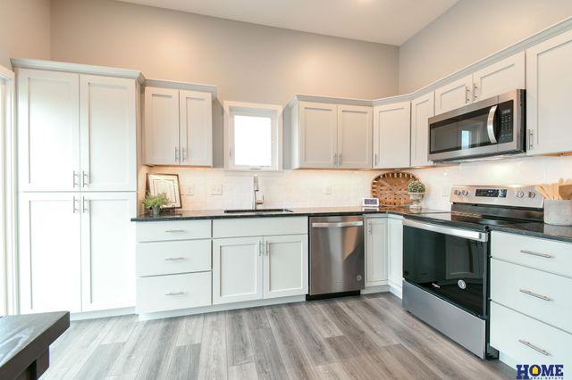 5866 S 94th Street, Lincoln, NE 68526