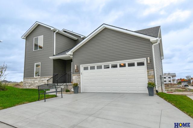 5866 S 94th Street, Lincoln, NE 68526