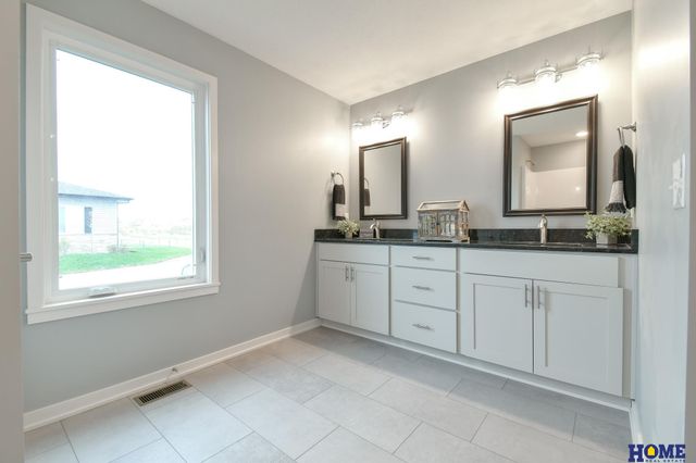 5866 S 94th Street, Lincoln, NE 68526